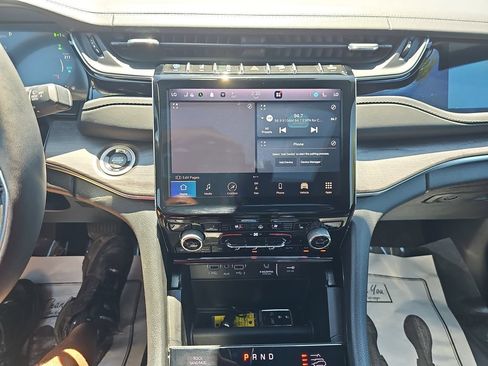 Used 2022 Jeep Grand Cherokee Overland AWD/4WD image 20