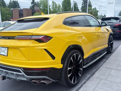 Used 2019 Lamborghini Urus AWD/4WD image 2
