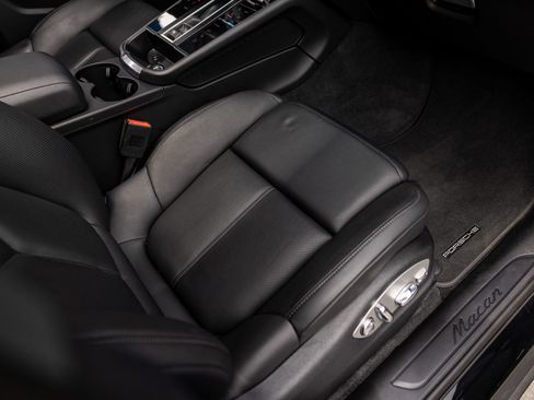 Certified 2023 Porsche Macan AWD/4WD image 52