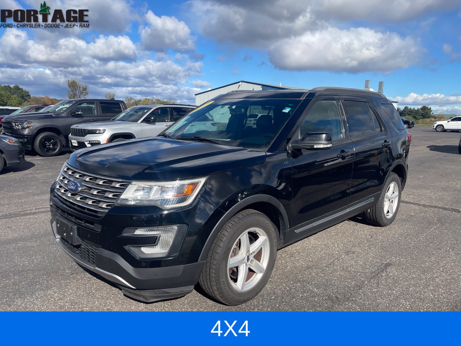 Used 2017 Ford Explorer XLT w/ Equipment Group 202A AWD/4WD image 3