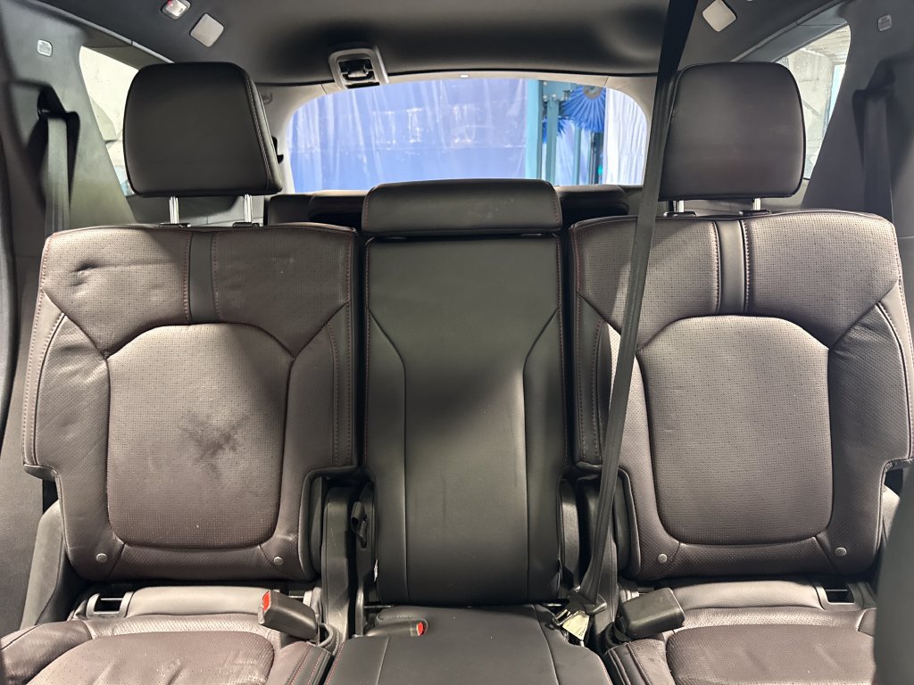 Used 2025 Honda Pilot Black Edition image 37