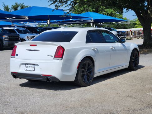 Used 2023 Chrysler 300 C RWD image 5