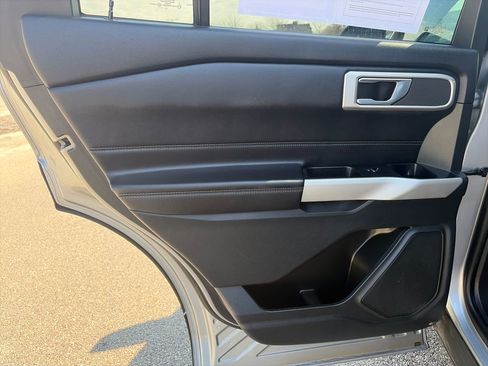 Used 2022 Ford Explorer XLT w/ Equipment Group 202A image 24