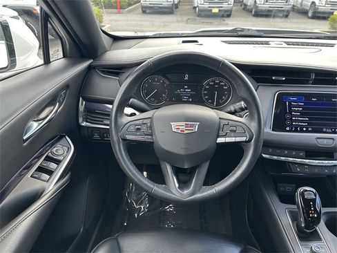 Used 2022 Cadillac XT4 Luxury w/ Cold Weather Package image 14