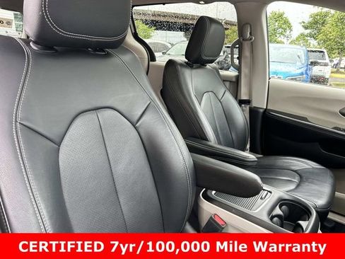 Used 2022 Chrysler Pacifica Touring-L AWD/4WD image 11