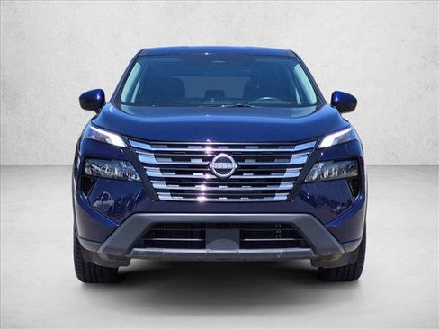 Used 2025 Nissan Rogue SV FWD image 2