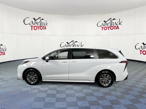 Used 2022 Toyota Sienna LE image 5