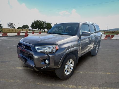 Used 2014 Toyota 4Runner SR5 AWD/4WD image 5