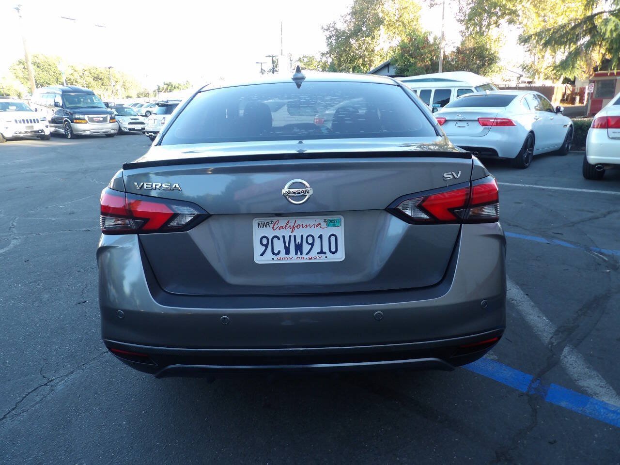 Used 2020 Nissan Versa SV FWD image 10