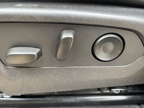 Used 2024 GMC Canyon AT4 w/ Technology Package image 21