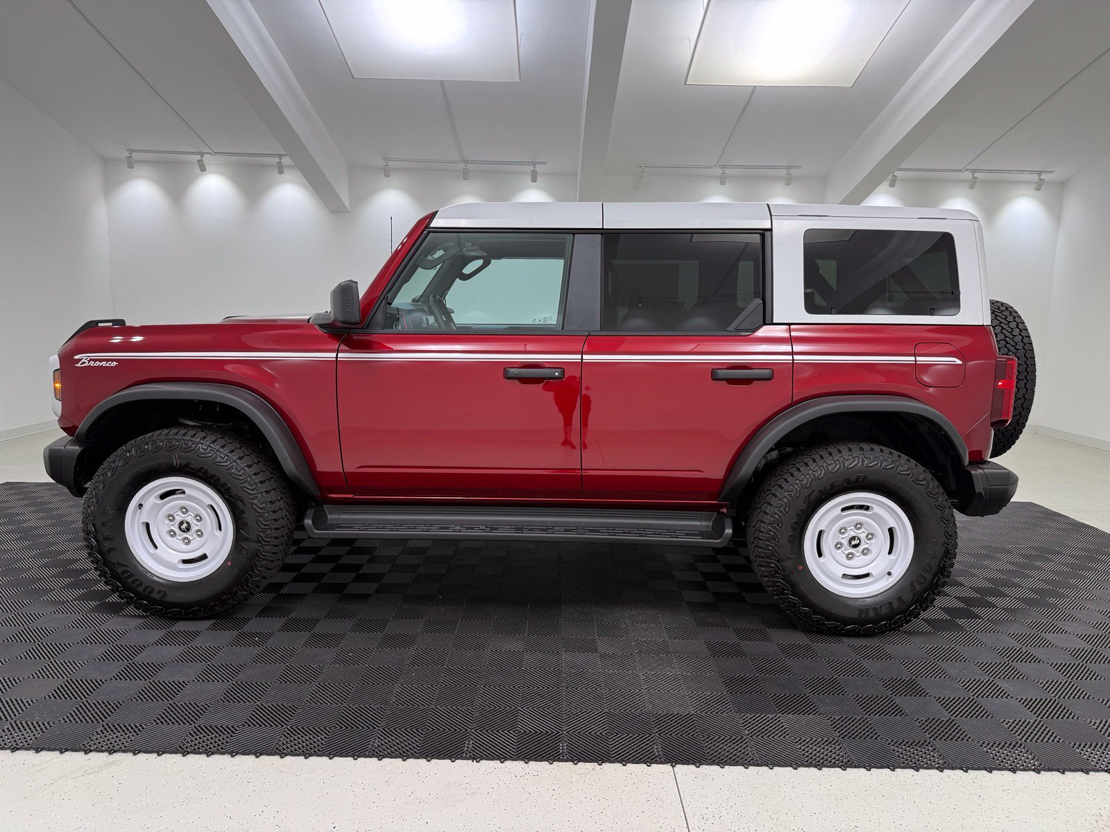 New 2026 Ford Bronco Heritage Edition AWD/4WD image 4