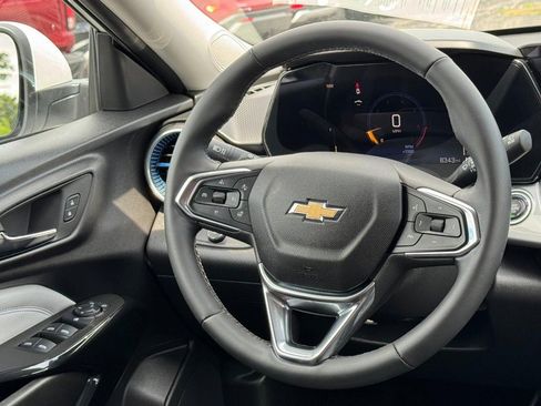 Used 2025 Chevrolet Trax LT w/ Driver Confidence Package FWD image 12