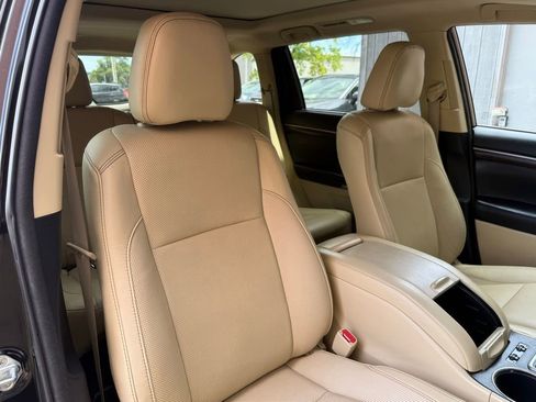 Used 2016 Toyota Highlander Limited Platinum AWD/4WD image 24