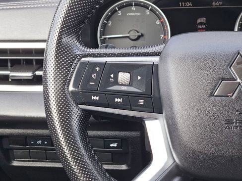 Used 2025 Mitsubishi Outlander SE image 23