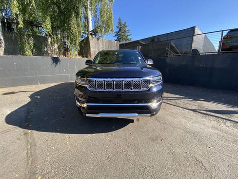 Used 2023 Jeep Grand Wagoneer Series III AWD/4WD image 9