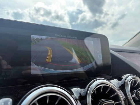 Used 2022 Mercedes-Benz GLA 250 4MATIC image 9