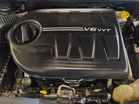 Used 2019 Jeep Cherokee Trailhawk w/ Comfort/Convenience Group AWD/4WD image 30
