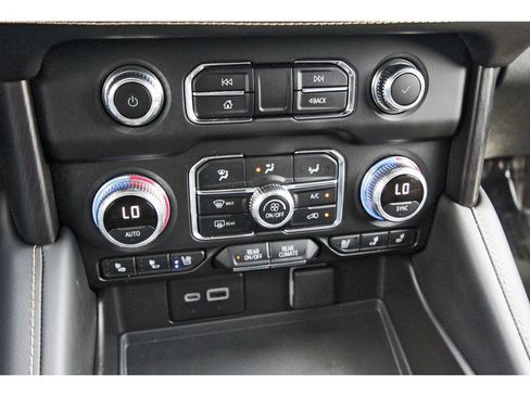 Used 2024 GMC Yukon AT4 w/ AT4 Premium Package AWD/4WD image 30