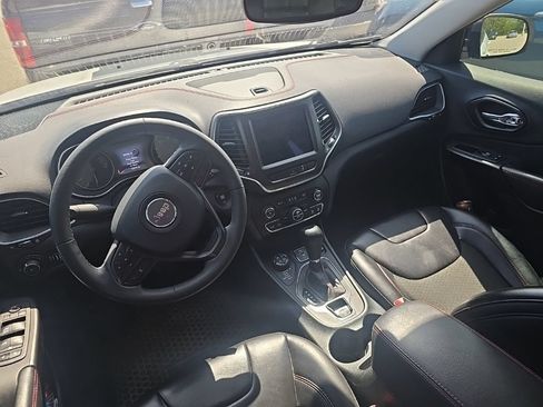 Used 2022 Jeep Cherokee Trailhawk AWD/4WD image 7