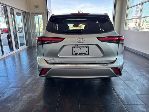 Used 2022 Toyota Highlander Platinum AWD/4WD image 6