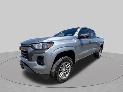 Used 2024 Chevrolet Colorado LT w/ LT Convenience Package II RWD image 4