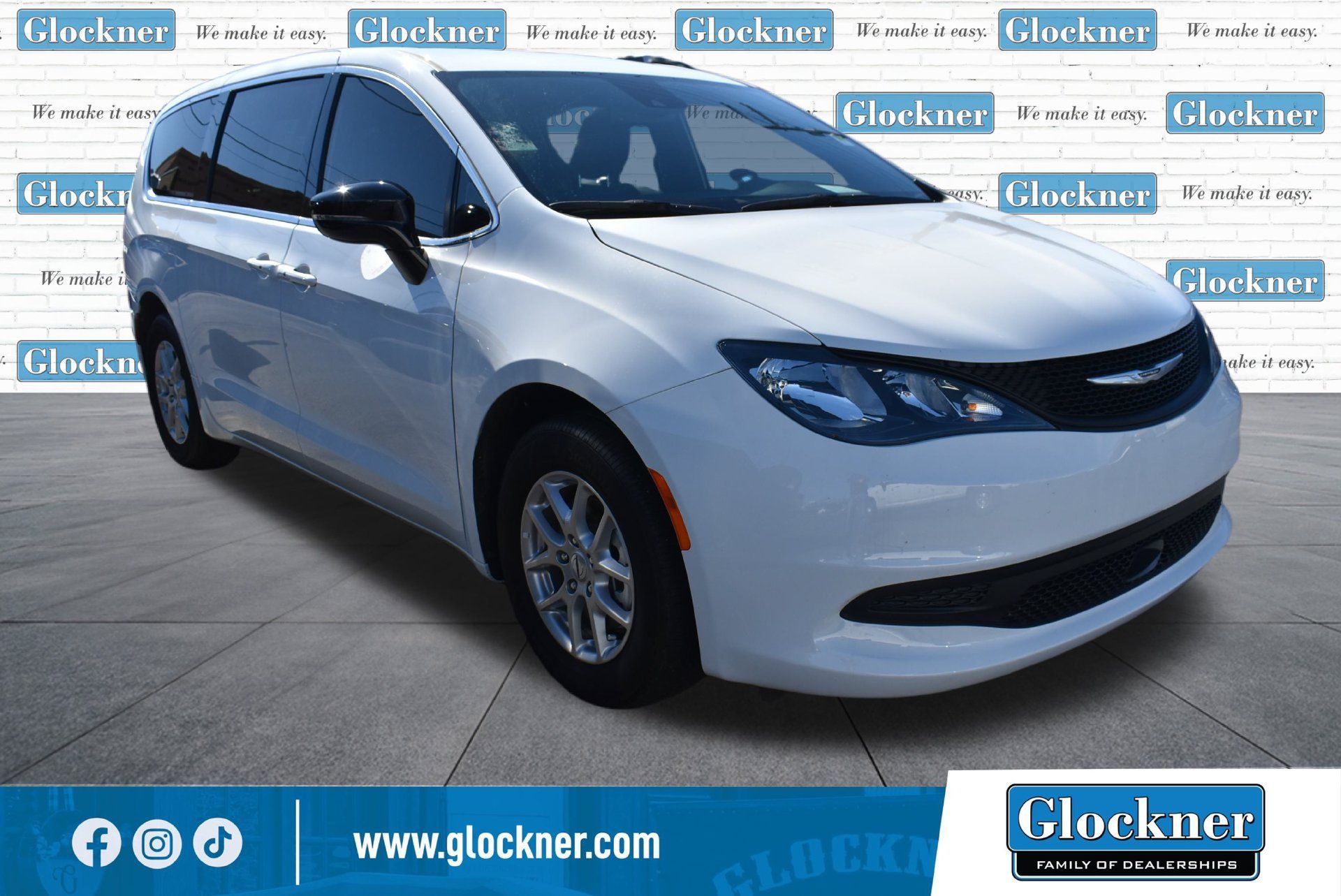 Used 2025 Chrysler Voyager LX FWD image 3