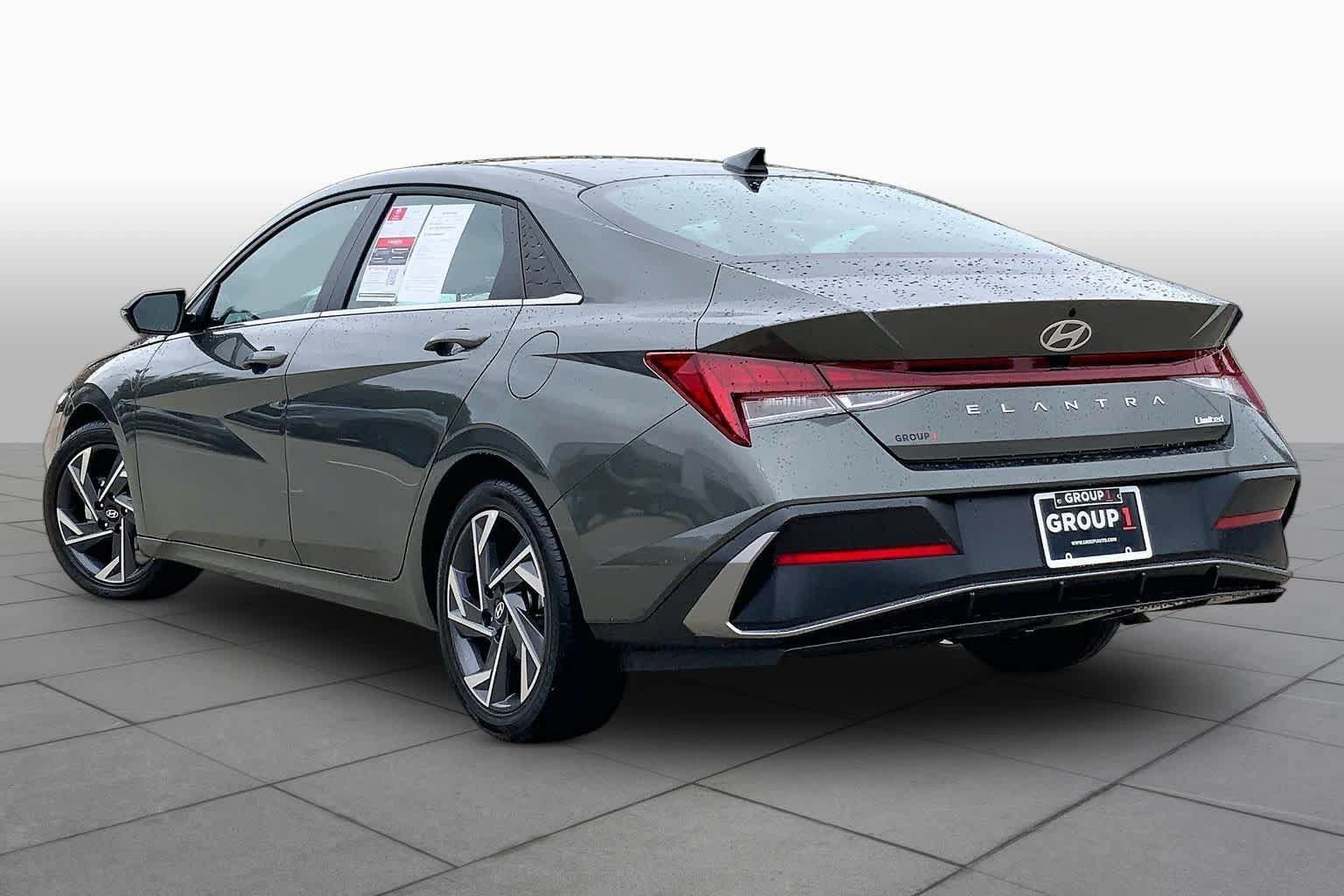 Used 2025 Hyundai Elantra Limited FWD image 12