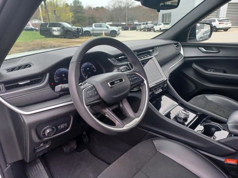 Used 2023 Jeep Grand Cherokee Altitude AWD/4WD image 8