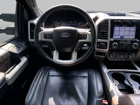 Used 2019 Ford F250 Lariat w/ Lariat Value Package AWD/4WD image 4