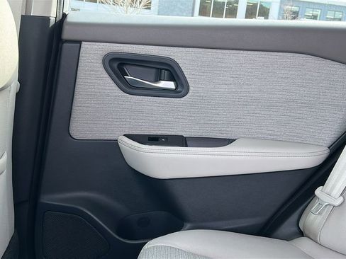 Used 2022 Nissan Rogue SV image 27