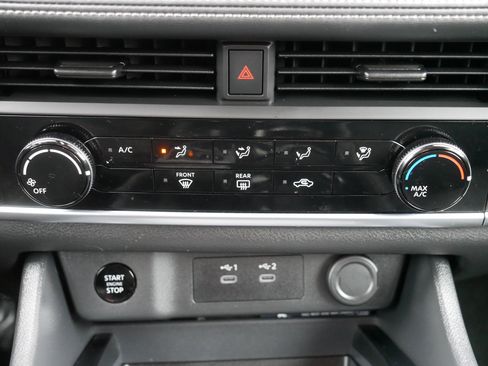 Used 2024 Nissan Rogue S image 23