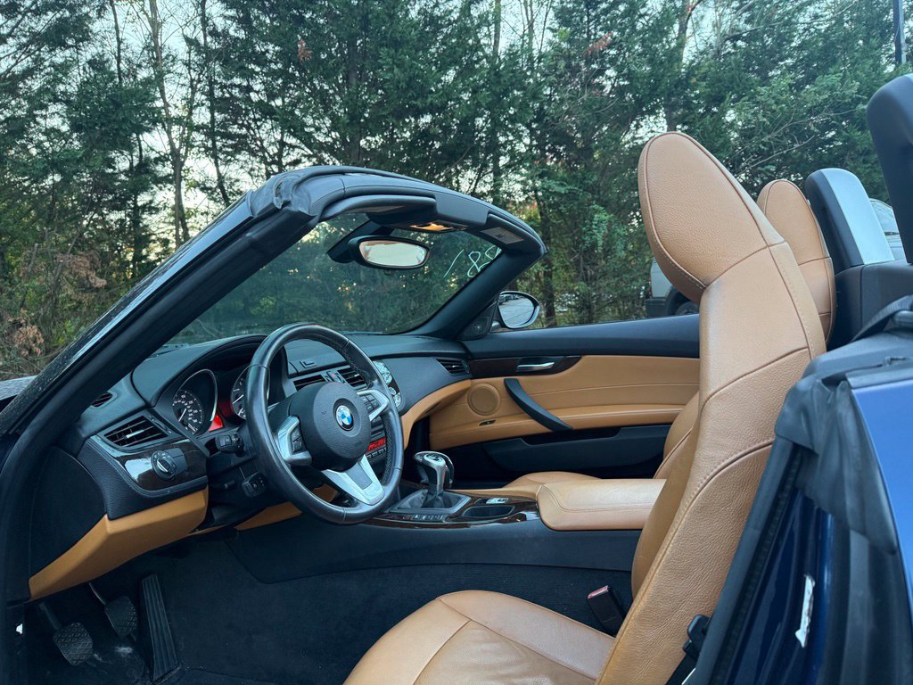 Used 2011 BMW Z4 sDrive30i RWD image 8