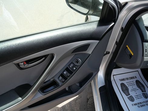 Used 2015 Hyundai Elantra SE FWD image 15