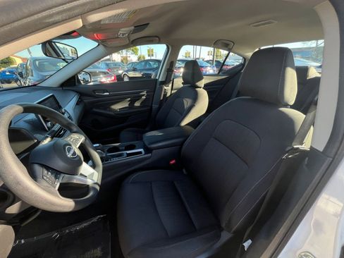 Used 2025 Nissan Altima 2.5 SV image 27