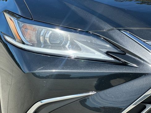Used 2025 Lexus ES 300h w/ Premium Package image 10