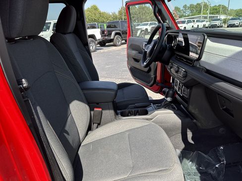 Certified 2025 Jeep Wrangler Unlimited Sahara w/ Safety Group AWD/4WD image 30