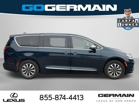 Used 2022 Chrysler Pacifica Limited FWD image 9