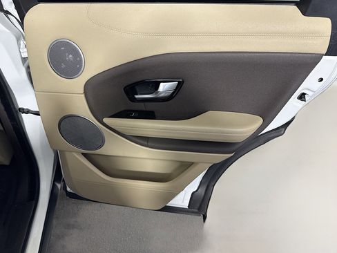 Used 2018 Land Rover Range Rover Evoque SE image 28