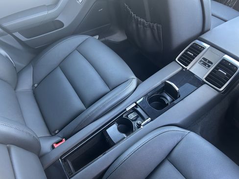 Used 2014 Porsche Panamera 4S image 15