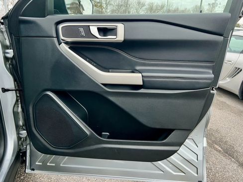 Used 2022 Ford Explorer XLT w/ Equipment Group 202A image 40