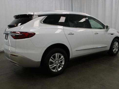 Used 2020 Buick Enclave Essence w/ Sound and Sites Package image 5