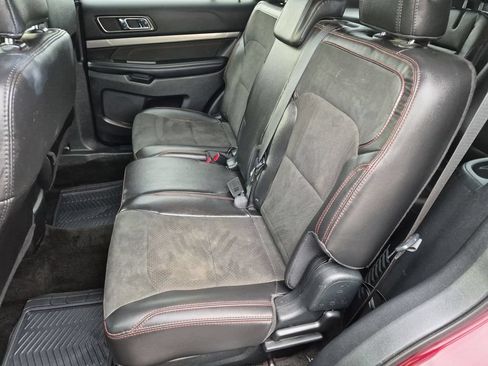 Used 2018 Ford Explorer XLT w/ Equipment Group 202A AWD/4WD image 17