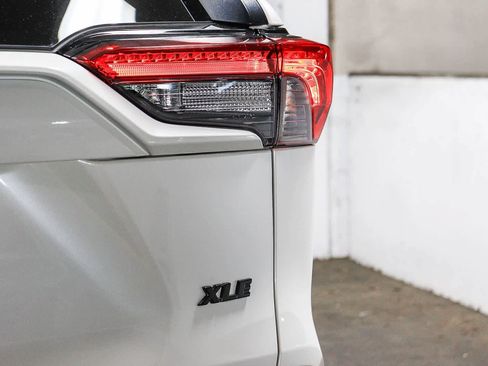 Used 2022 Toyota RAV4 XLE Premium FWD image 12