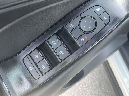 Used 2025 Nissan Rogue S AWD/4WD image 16