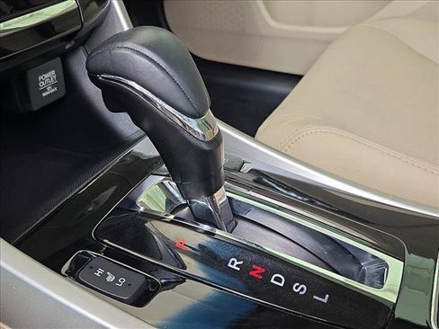Used 2017 Honda Accord EX-L image 11