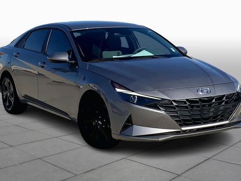 Used 2022 Hyundai Elantra SEL image 3