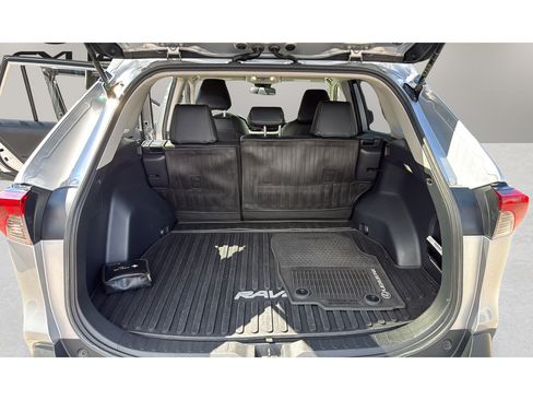 Used 2022 Toyota RAV4 LE AWD/4WD image 17