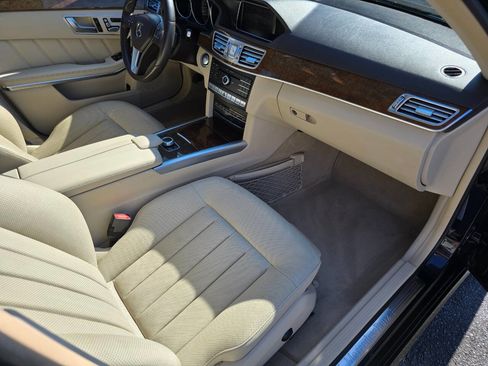 Used 2016 Mercedes-Benz E 250 4MATIC Sedan image 29