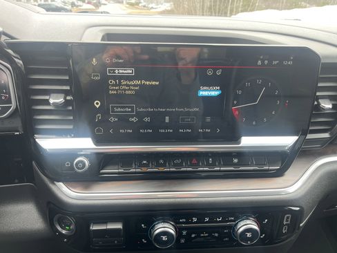 Used 2025 GMC Sierra 1500 SLT image 25