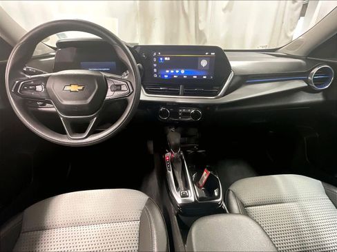 Used 2024 Chevrolet Trax LT image 21